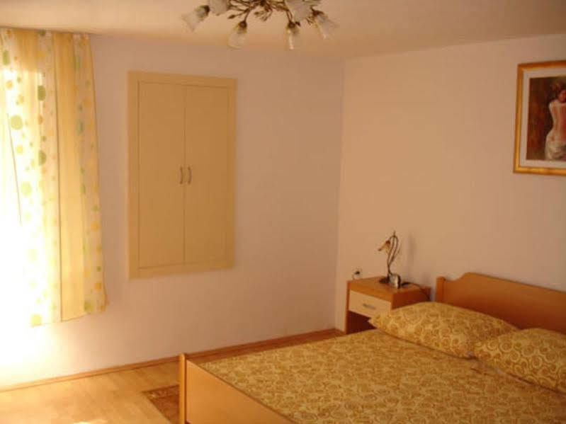 Peruzovic Rooms 1 Сплит Екстериор снимка