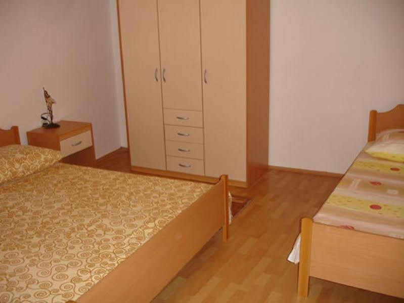 Peruzovic Rooms 1 Сплит Екстериор снимка